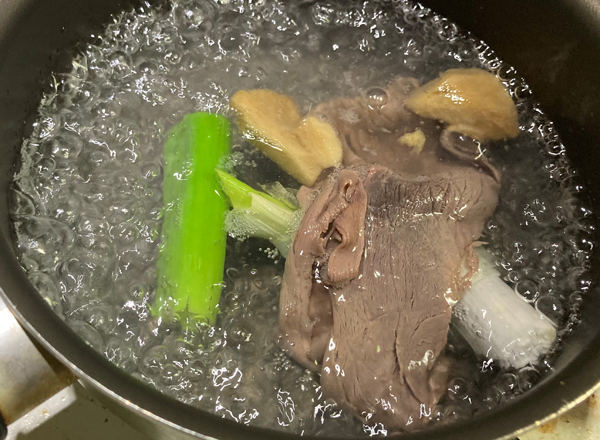 鹿肉の湯通し